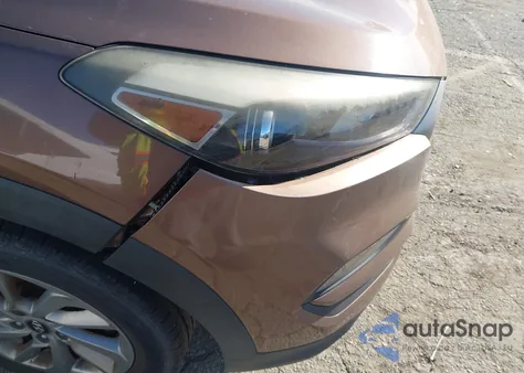 2017 Hyundai Tucson Se z USA, uszkodzony, nr VIN KM8J33A49HU256572